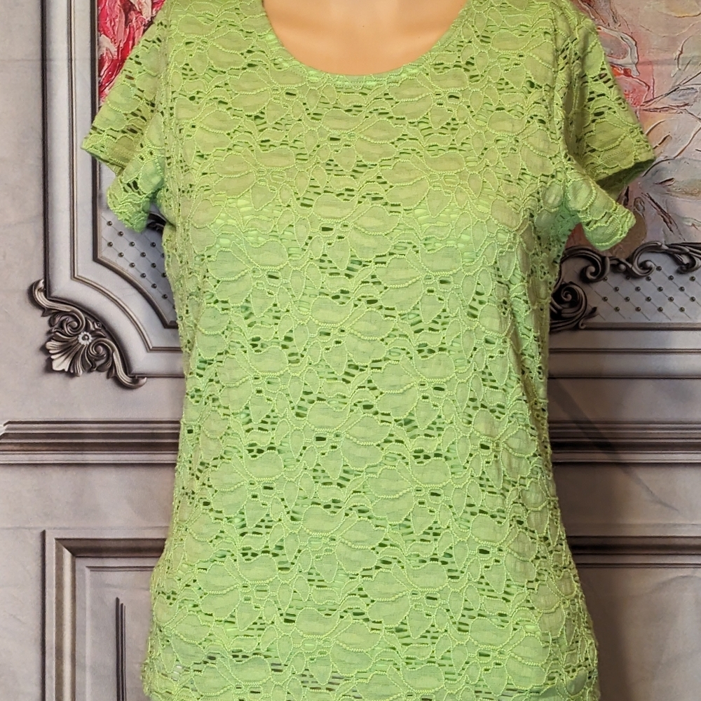 Extra Small, Pistachio Green, Coldwater Creek, ladies top with lace detail.